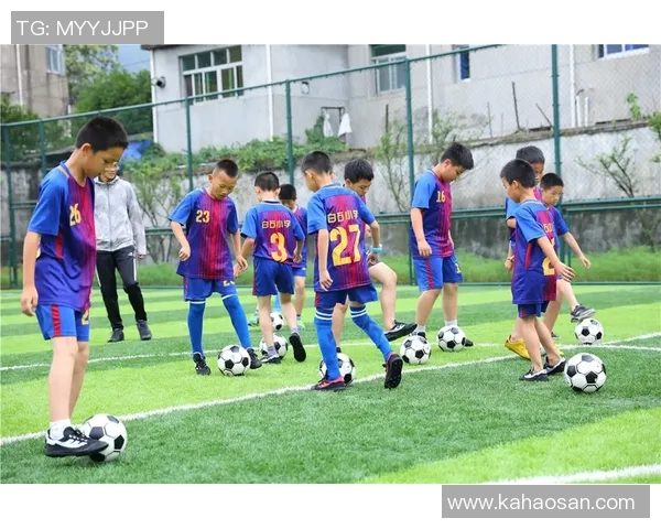 足球场上的爱情与荣耀他与她的梦想交织成的浪漫传奇